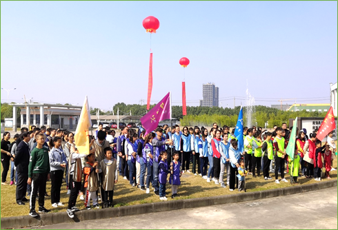 响亮的口号，铿锵的声音，激扬逐梦赛场的情怀